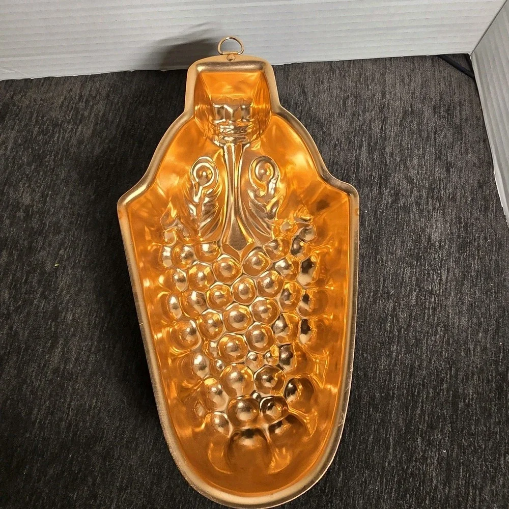 Vintage Copper-Colored Grape Cluster Gelatin Mold